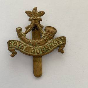 ORIGINAL BRASS WW1 BRITISH ARMY ROYAL GUERNSEY LIGHT INFANTRY CAP BADGE